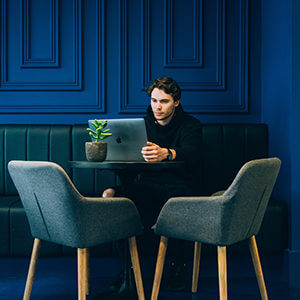 Man with a laptop sitting at a café table