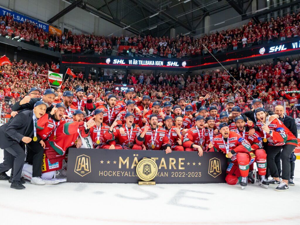 Örnsköldsvik, SVERIGE - 30 APRIL 2023 : MoDo vidare till SHL efter matchen i HockeyAllsvenskan Final mellan Modo och Djurgården på HägglundsArena den 30 april i Örnsköldsvik ( Foto: Mattias Mårdner / fotomardnermattias ) Nyckelord Keywords: Ishockey, HockeyAllsvenskan Final, Modo, Djurgården, ***Betalbild***